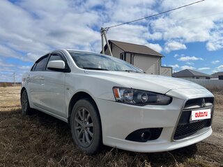 2011 Mitsubishi Lancer X Рестайлинг, белый, 800000 рублей, вид 3