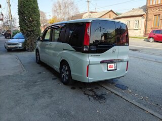 2015 Honda Stepwgn V, зелёный, 1850000 рублей, вид 3