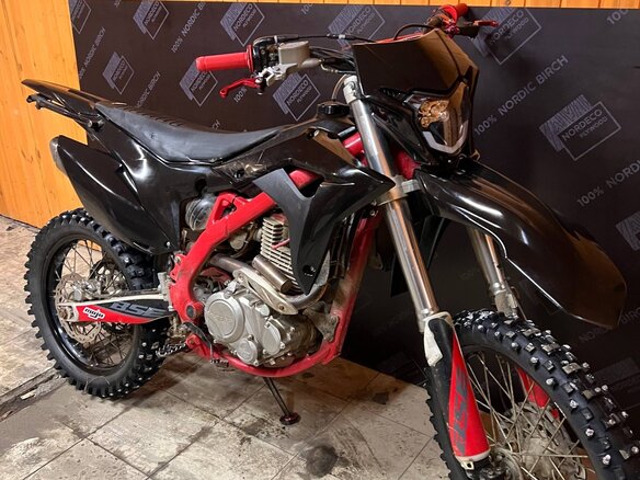 2023 BSE Z11, красный, 155000 рублей