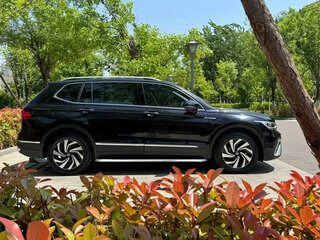 2023 Volkswagen Tiguan II Рестайлинг, чёрный, 2300004 рублей, вид 4