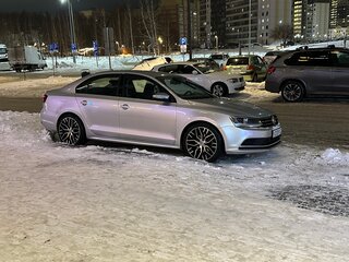 2016 Volkswagen Jetta VI Рестайлинг, серебристый, 1100000 рублей, вид 1
