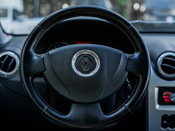 2013 Renault Logan I Рестайлинг, серый, 330000 рублей - вид 5
