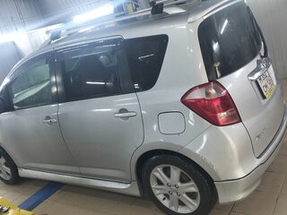 2005 Toyota Ractis I, серебристый, 600000 рублей, вид 4