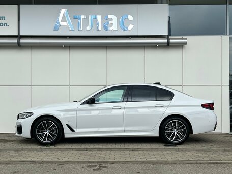 2020 BMW 5 серии 520d xDrive VII (G30/G31/G38) Рестайлинг, белый, 4490000 рублей, вид 5