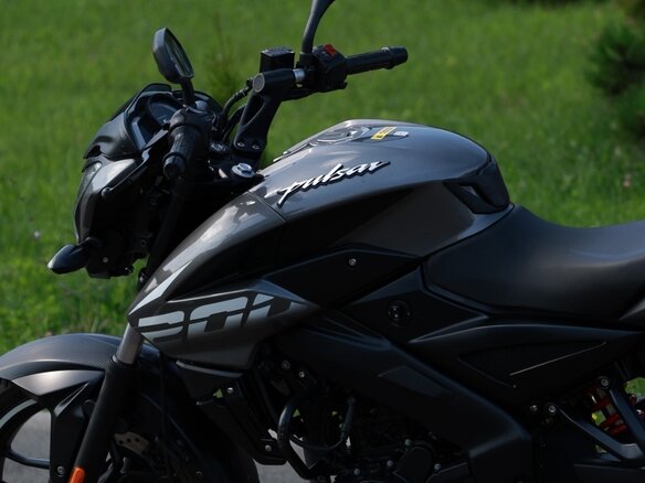 2023 Bajaj Pulsar NS 200, серый, 245000 рублей - вид 10