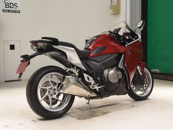 2010 Honda VFR 1200, красный, 785000 рублей - вид 3