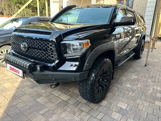 2018 Toyota Tundra CrewMax II Рестайлинг, чёрный, 9000000 рублей, вид 1