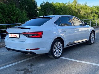 2021 Skoda Superb III Рестайлинг, белый, 3500000 рублей, вид 3