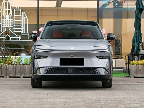 2026 Toyota bZ3X 58.3 kWh, серый, 2710000 рублей - вид 1