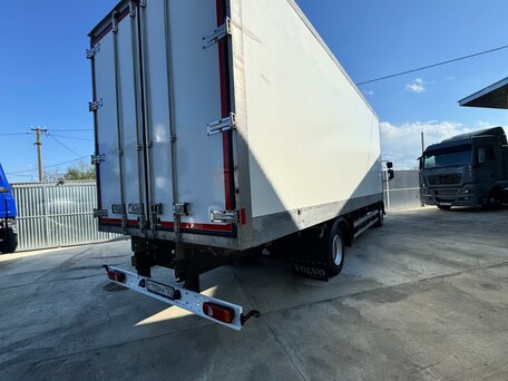 2014 Volvo FL, белый, 4000000 рублей, вид 4