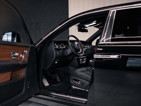 2020 Rolls-Royce Phantom VIII (Series I), чёрный, 49000000 рублей - вид 6