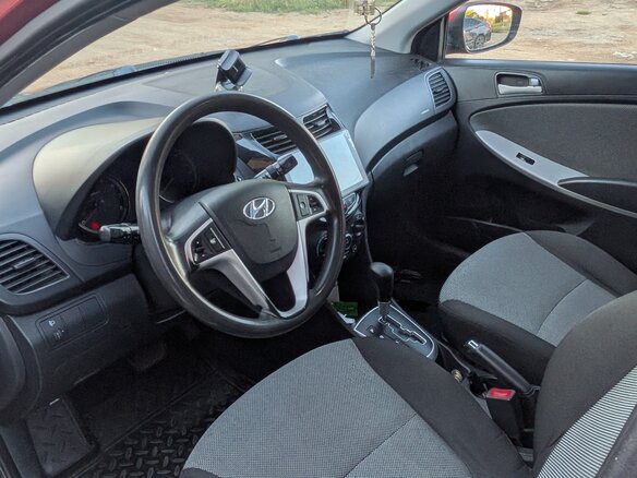 2011 Hyundai Solaris I, красный, 800000 рублей - вид 4