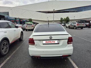 2016 Volkswagen Polo V Рестайлинг, белый, 990000 рублей, вид 1