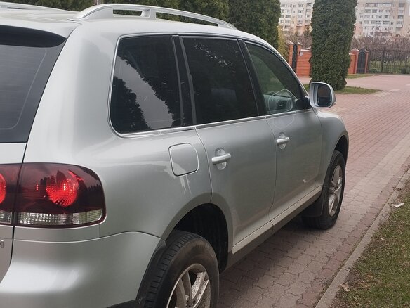 2009 Volkswagen Touareg I Рестайлинг, серебристый, 1850000 рублей - вид 6
