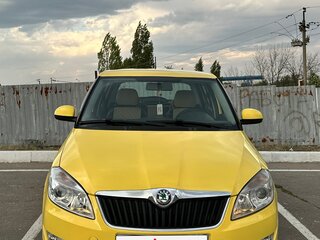 2011 Skoda Fabia II Рестайлинг, жёлтый, 670000 рублей, вид 2