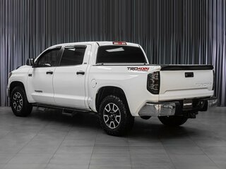 2018 Toyota Tundra CrewMax II Рестайлинг, белый, 5730000 рублей, вид 2