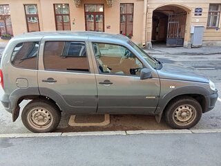 2016 Chevrolet Niva I Рестайлинг, серый, 525000 рублей, вид 1