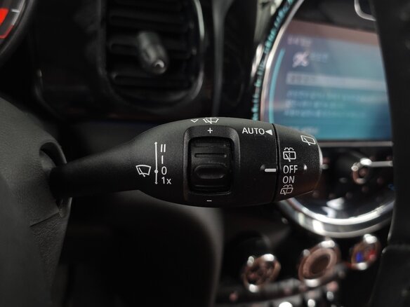 2022 Mini Hatch Cooper III (F55/F56) Рестайлинг 2, чёрный, 1740000 рублей - вид 13
