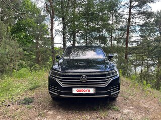 2019 Volkswagen Touareg III, чёрный, 5350000 рублей, вид 3