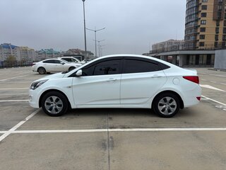 2015 Hyundai Solaris I Рестайлинг, белый, 850000 рублей, вид 4