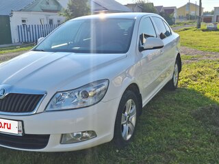 2010 Skoda Octavia II (A5) Рестайлинг, белый, 950000 рублей, вид 2