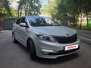 2017 Kia Rio III Рестайлинг, серебристый, 1500000 рублей, вид 3
