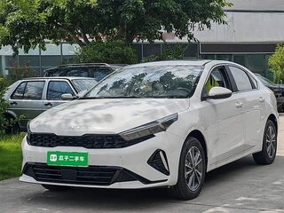 2025 Kia K3 II (China Market) Рестайлинг, белый, 1800000 рублей, вид 1