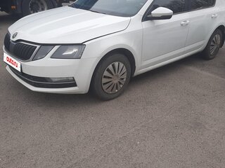 2017 Skoda Octavia III (A7) Рестайлинг, белый, 850000 рублей, вид 1