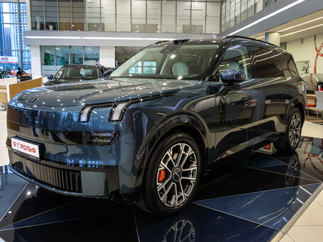 Lynk & Co 900