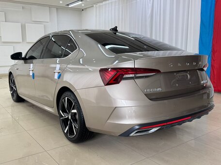 2022 Skoda Octavia IV (A8), бежевый, вид 4
