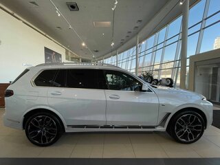 2025 BMW X7 40i I (G07) Рестайлинг, белый, 17250000 рублей, вид 4