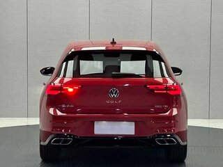 2022 Volkswagen Golf VIII, красный, 1900000 рублей, вид 3