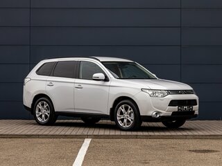 2014 Mitsubishi Outlander III, белый, 1555000 рублей, вид 3