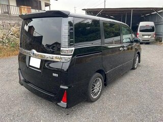 2021 Toyota Voxy III (R80) Рестайлинг, чёрный, 1767000 рублей, вид 3