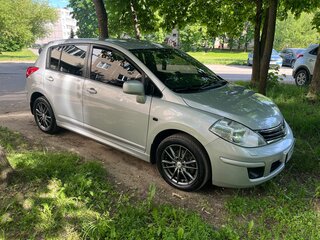 2012 Nissan Tiida I Рестайлинг, серебристый, 1300000 рублей, вид 4