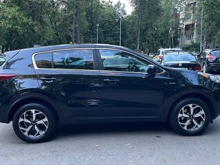 2020 Kia Sportage IV Рестайлинг, чёрный, 1858000 рублей, вид 4