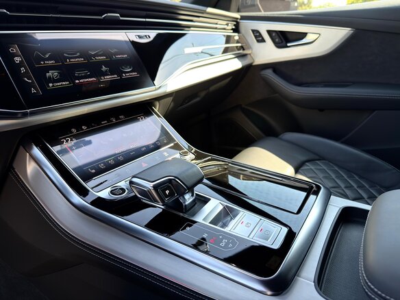 2021 Audi Q8 55 TFSI I (4M), чёрный, 8499000 рублей - вид 10