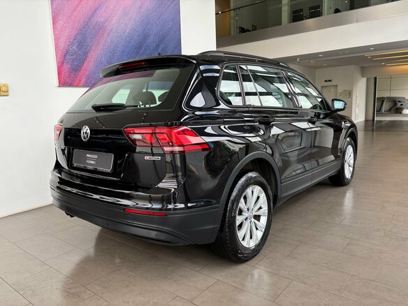 2019 Volkswagen Tiguan II, чёрный, 1929000 рублей - вид 1