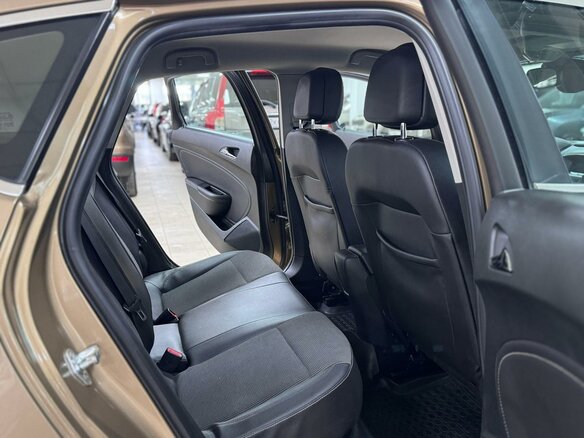 2013 Opel Astra J Рестайлинг, бежевый, 595000 рублей - вид 13