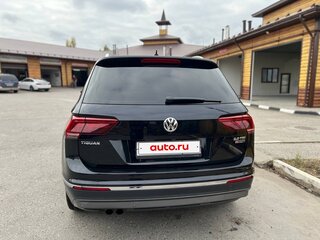 2017 Volkswagen Tiguan II, чёрный, 2235000 рублей, вид 4