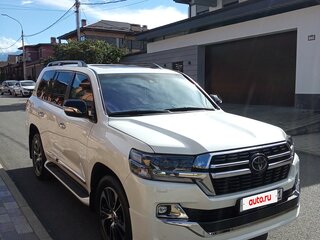 2019 Toyota Land Cruiser 200 Series Рестайлинг 2, белый, 6400000 рублей, вид 3