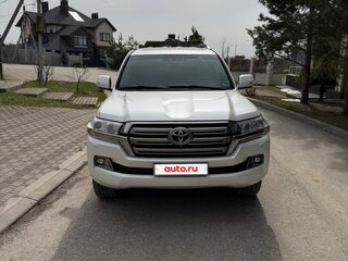 2015 Toyota Land Cruiser 200 Series Рестайлинг 2, белый, 5500000 рублей, вид 1