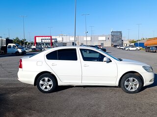 2012 Skoda Octavia II (A5) Рестайлинг, белый, 500000 рублей, вид 2