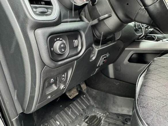 2021 Ram 1500 Quad Cab V, чёрный, 7000000 рублей - вид 18