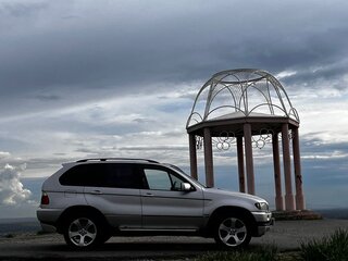 2002 BMW X5 4.4i I (E53), серебристый, 950000 рублей, вид 4