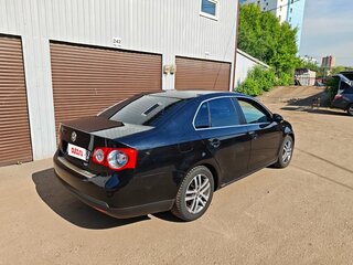 2009 Volkswagen Jetta V, чёрный, 580000 рублей, вид 2