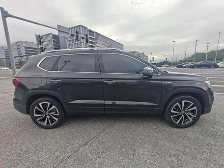 2023 Volkswagen Tharu I, коричневый, 1550000 рублей, вид 5