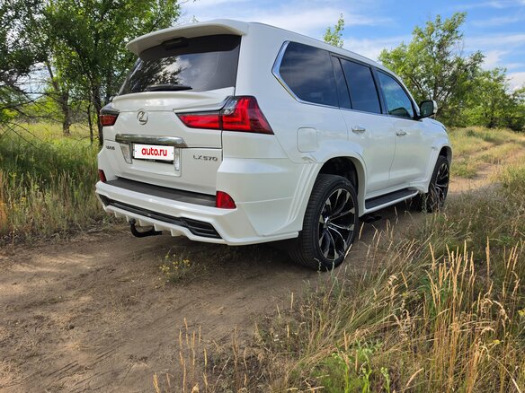 2016 Lexus LX 570 III Рестайлинг 2, белый, 10700000 рублей - вид 9
