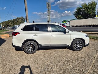 2017 Mitsubishi Outlander III Рестайлинг 2, белый, 2230000 рублей, вид 3