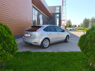 2010 Ford Focus II Рестайлинг, серебристый, 680000 рублей, вид 2